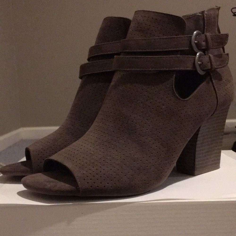 NWOB White Mountain Chocolate Brown Peep-Toe Booties 10